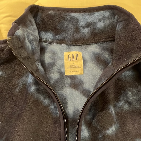 GAP NWT tie-dye fleece quarter zip - Picture 2 of 8